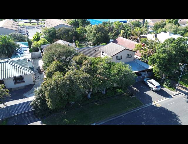 1,004M² VACANT LAND FOR SALE IN TABLE VIEW